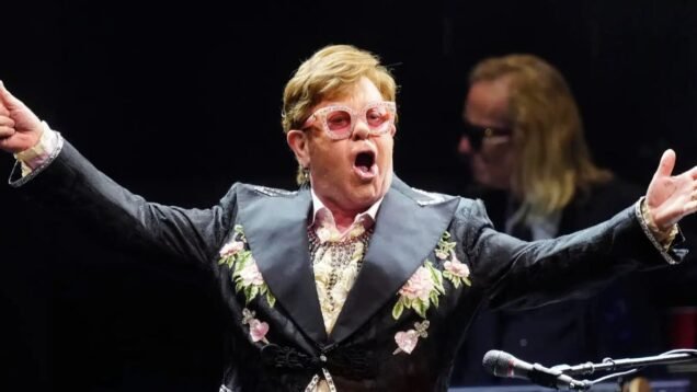 Elton-John-consigue-el-legendario-estatus-de-EGOT-gracias-a-su-ultimo-Emmy-ganado