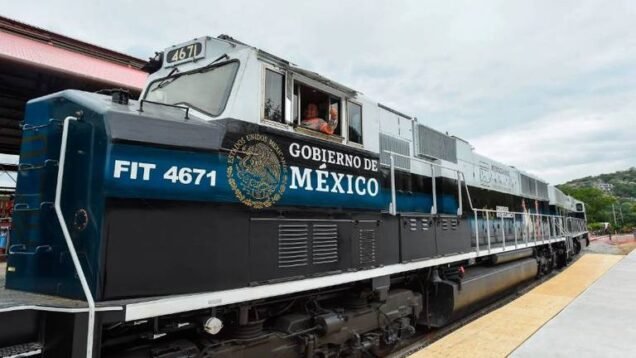 Recorre AMLO tren Interoceánico tramo Coatzacoalcos Teapa