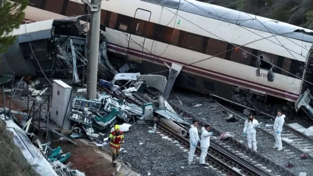 sube-a-39-cifra-de-muertos-en-el-accidente-del-tren-en-espana_70cbee35-471f-4db9-ab3a-b06ae55bc25e_media