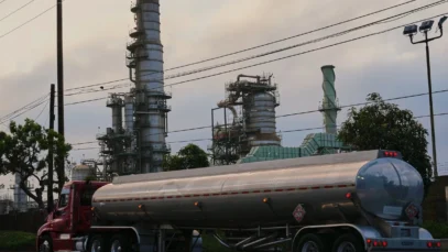 precio-del-petroleo-cierra-con-alza-de-30-semanal-el-brent-a-9269-dolares_ccffe909-13eb-4820-89ee-87f0fc24b376_medialjnimgndimage=fullsize (1)