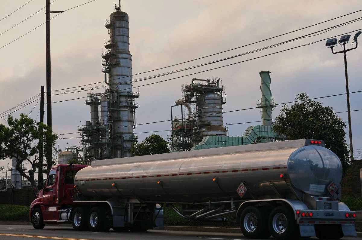 precio-del-petroleo-cierra-con-alza-de-30-semanal-el-brent-a-9269-dolares_ccffe909-13eb-4820-89ee-87f0fc24b376_medialjnimgndimage=fullsize (1)