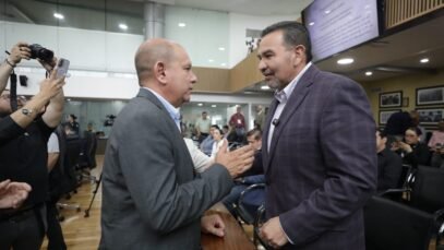 Respaldan-diputados-locales-al-Presidente-Perez-Cuellar